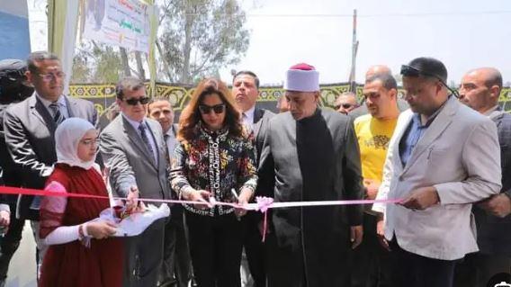 محافظ دمياط تفتتح معهد سيف الدين الابتدائي بقرية المداخن وتشيد بجهود الأزهر الشريف