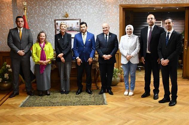 وزير الشباب والرياضة يبحث مع ممثلة صندوق الأمم المتحدة أوجه التعاون المشترك