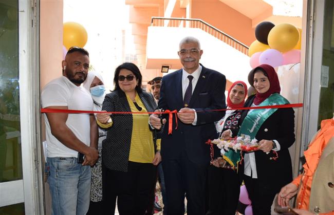 رئيس جامعة المنوفية يفتتح المعرض الخيري للملابس 
