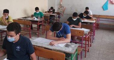 طلاب الشهادة الإعدادية بالبحيرة يؤدون اليوم امتحان مادتي الجبر والكمبيوتر