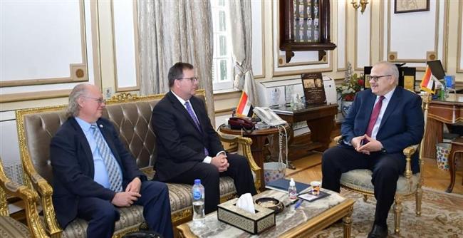 الخشت: جامعة القاهرة تستهدف التخصصات البينية والمتكاملة الجديدة لمواكبة الثورة الصناعية 