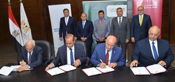   «صبحي» يشهد توقيع بروتوكول تعاون بين وزارة الشباب وثلاث بنوك وطنية