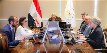 وزيرة البيئة تبحث تهيئة المناخ الداعم لتطبيق سياسة الحد من استخدام الأكياس البلاستيكية