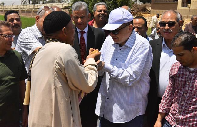 محافظ أسيوط يؤكد انتظام عمليات توريد القمح واستلام 49 ألف طن قمح بالصوامع والشون 