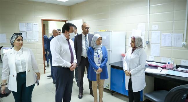 وزير الصحة يتفقد مستشفى 15 مايو النموذجي ويشيد بالتزام العاملين وانتظام سير العمل