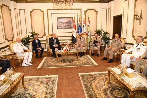 الفريق أول محمد زكى يلتقى وزير دفاع جمهورية إيطاليا