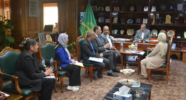 محافظ القليوبية يناقش آليات تفعيل المشروع القومي لتنمية الأسرة المصرية بالمحافظة