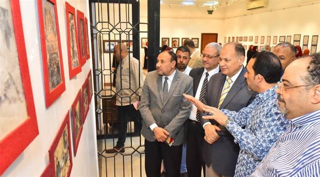 نائب رئيس جامعة الأزهر ومحافظ أسيوط يفتتحان معرض «ومضة» لطالبات كلية التربية 