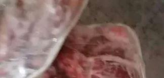   ضبط كميات كبيرة من مصنعات اللحوم مجهولة المصدر داخل مصنع بالقاهرة