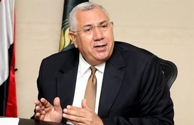 وزير الزراعة يؤكد أهمية التواصل مع المزارعين وحثهم على توريد محصول القمح