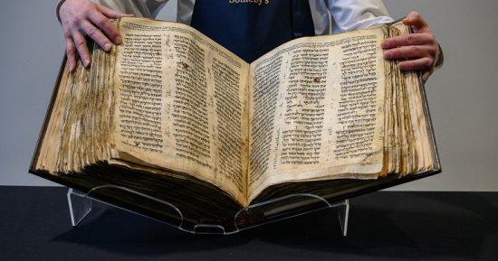 بيع أقدم نسخة والأكثر اكتمالا بالعالم من الكتاب المقدس بالعبرية مقابل 38.1 مليون دولار