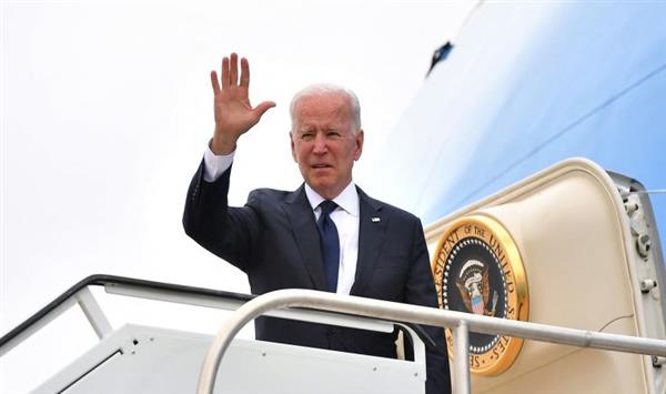 الرئيس الأمريكي يصل إلى اليابان للمشاركة في قمة «مجموعة السبع»