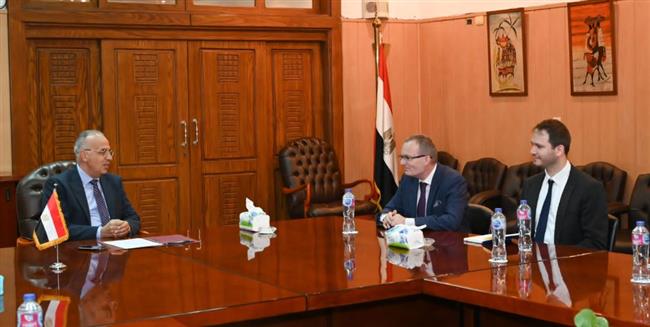 وزير الري يبحث مع السفير التشيكي التعاون المشترك في مجال الموارد المائية
