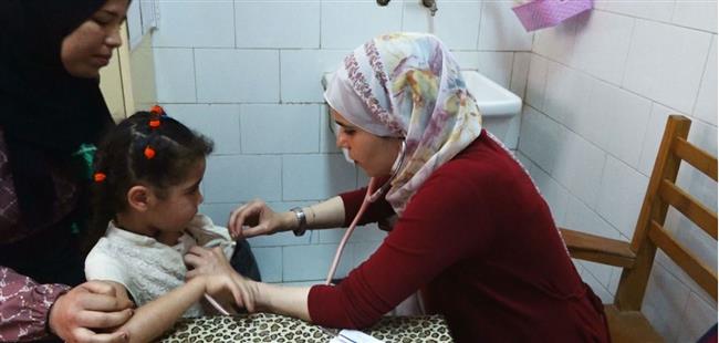 جامعة القاهرة تطلق قافلة شاملة لقرية نزلة الأشطر بالجيزة بالتعاون مع وزارة الشباب والرياضة