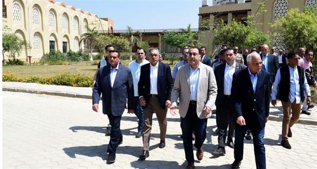 رئيس الوزراء يتفقد مشروع تنمية وتطوير المنطقة الاستثمارية بالصف