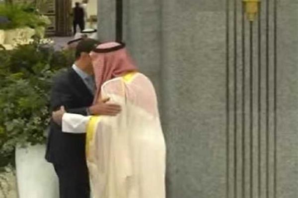 ولي العهد السعودي يستقبل الرئيس السوري بمقر القمة العربية بجدة