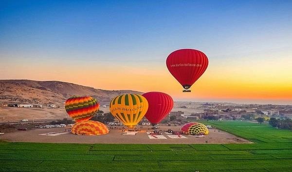 تحليق 60 رحلة بالون طائر تقل 1600 سائح في سماء الأقصر