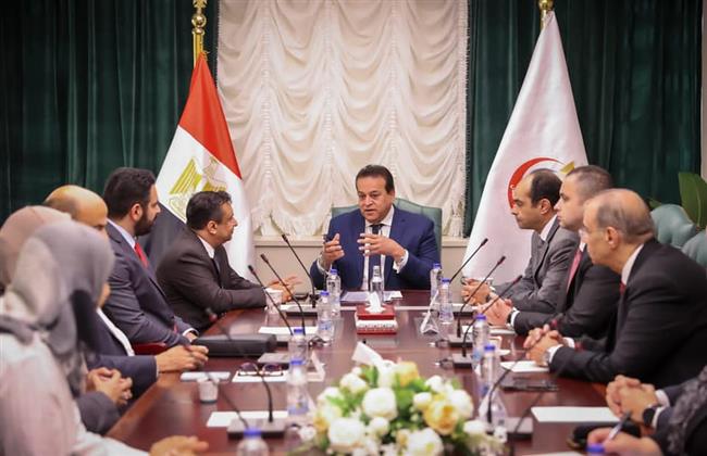 وزير الصحة يستقبل وفدًا من المجلس العماني لمناقشة التعاون في مجال التعليم الطبي المهني