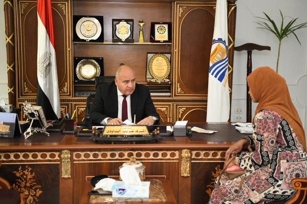 «الداودي» يستقبل 75 مواطن بمكتبه لبحث شكواهم بقنا