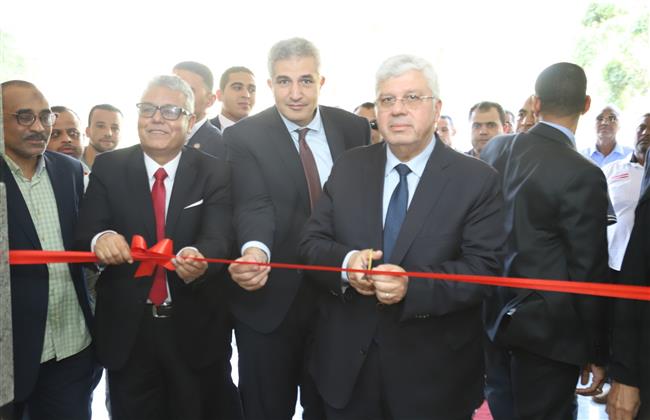 وزير التعليم العالي ورئيس جامعة جنوب الوادي يفتتحان مبنى المدينة الجامعية للطالبات«أ»