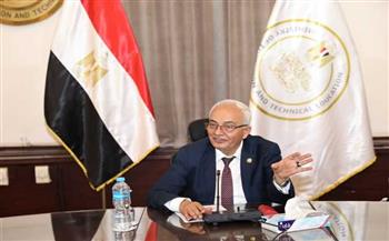   وزير التعليم يتفقد مجموعات الدعم للشهادتين الإعدادية والثانوية بمحافظة مرسى مطروح