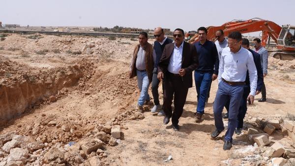 شعيب يتفقد أعمال تنفيذ الخط الناقل لمياه محطة تحلية المياه 4 بالرميلة 