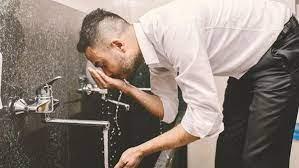 هل يجب المضمضة للمدخن قبل الصلاة لضمان صحتها؟.. الإفتاء ترد