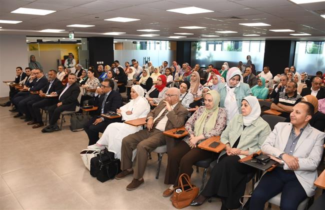 جامعة عين شمس تعقد دوره تدريبية لأمتحانات مزاوله المهنة لممثلي كليات طب الأسنان 