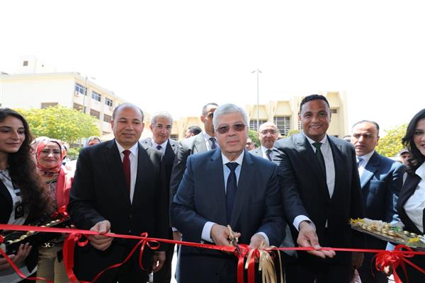 «وزير التعليم العالي» يتفقد جامعة المنصورة ويفتتح عدة مشروعات تعليمية وخدمية بالجامعة