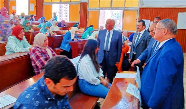 نائب رئيس جامعة الزقازيق يتفقد سير الإمتحانات بكلية «علوم ذوى الإعاقة»