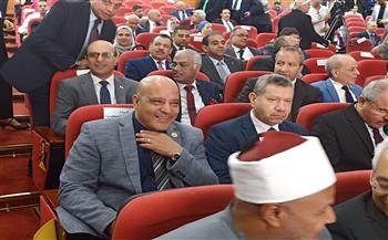   رئيس جامعة أسوان يشهد احتفالية جامعة المنصورة بفريق زراعة الكبد