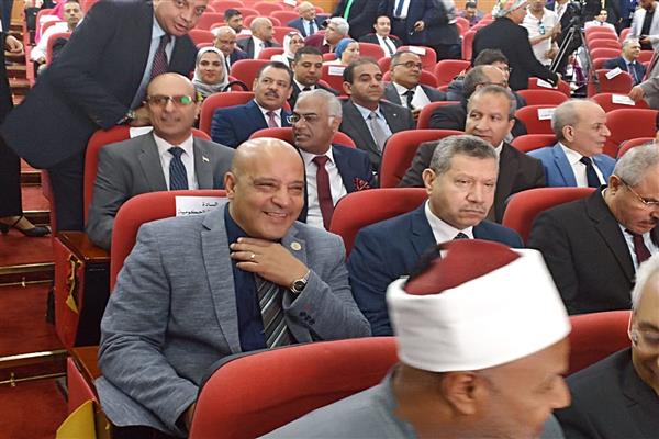 رئيس جامعة أسوان يشهد احتفالية جامعة المنصورة بفريق زراعة الكبد