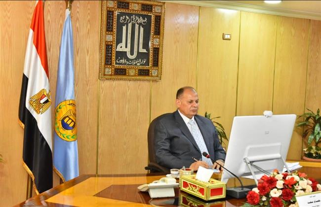محافظ أسيوط يشارك في اجتماع وزير التنمية المحلية مع المحافظين لمناقشة موقف توريد القمح