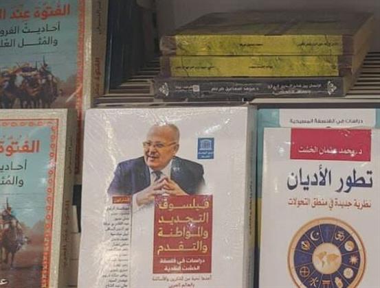 أحدث مؤلفات رئيس جامعة القاهرة في معرض المدينة المنورة للكتاب