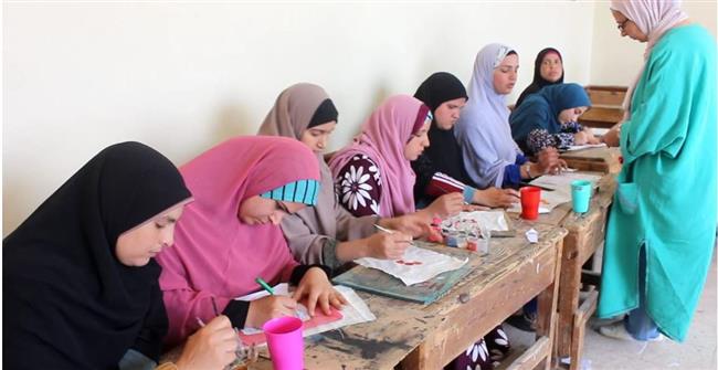 محافظ بني سويف يشيد بجهود "القومي للمرأة"  في مجال تدريب السيدات على الحرف اليدوية
