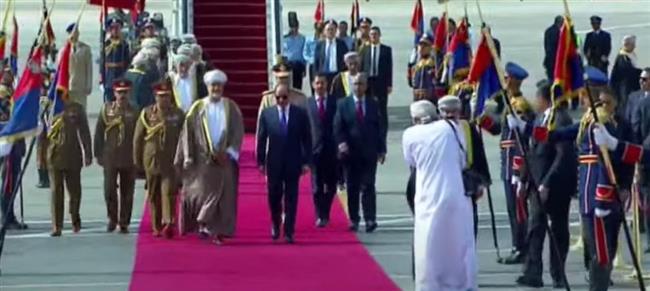 الرئيس السيسي يستقبل سلطان عمان بمطار القاهرة.. بث مباشر