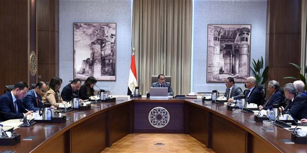 رئيس الوزراء يترأس اجتماع المجلس الاستشاري الاقتصادي