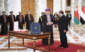   بالصور.. الرئيس السيسي وسلطان عمان يتبادلان أرفع الأوسمة في البلدين