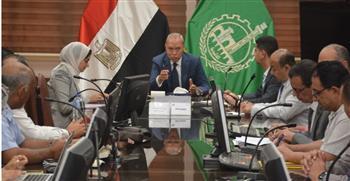 محافظ القليوبية يناقش إنشاء المحطات الوسيطة بالقناطر وبنها 