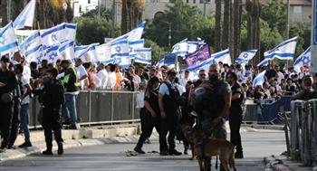   مسيرة استفزازية للمستوطنين في الخليل بحماية قوات الاحتلال الإسرائيلي