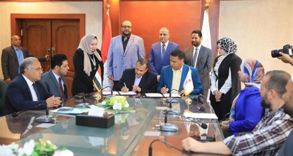 " الفقي " يشهد توقيع بروتوكول تعاون لتنفيذ 500 وصلة مياه شرب للأسر الأولى بالرعاية بسوهاج