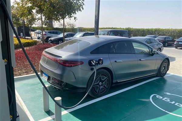 العريش: 20 محطة انتظار للسيارات مضيئة بالطاقة الشمسية بشمال سيناء