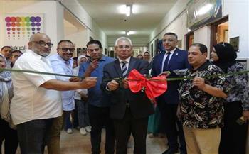 رئيس جامعة المنيا يفتتح المعارض الطلابية بكلية الفنون الجميلة