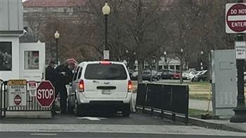   اصطدام شاحنة بحاجز أمني قرب البيت الأبيض 