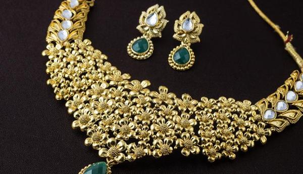 "مجوهرات" العروس الهندية مفيدة للصحة