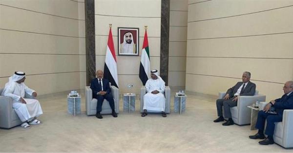 رئيس «القيادة اليمني» يصل أبوظبي لعقد لقاءات حول تطورات الوضع ببلاده