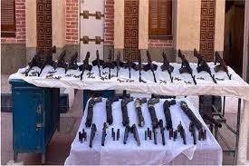   الأمن العام يضبط 23 شخصا من تجار الصنف والسلاح في أسيوط 