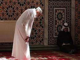 هل يجوز صلاة النوافل جالسا رغم القدرة على القيام؟