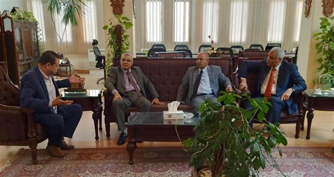 رئيس جامعة الزقازيق يستقبل وكيل وزارة المالية الجديد بالشرقية