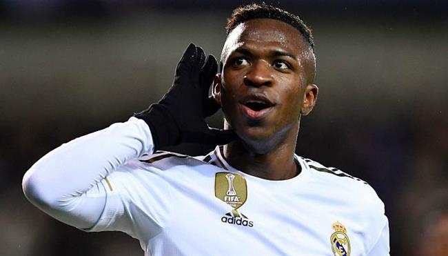 الاتحاد الإسباني يلغي قرار طرد وإيقاف فينيسيوس جونيور لاعب ريال مدريد